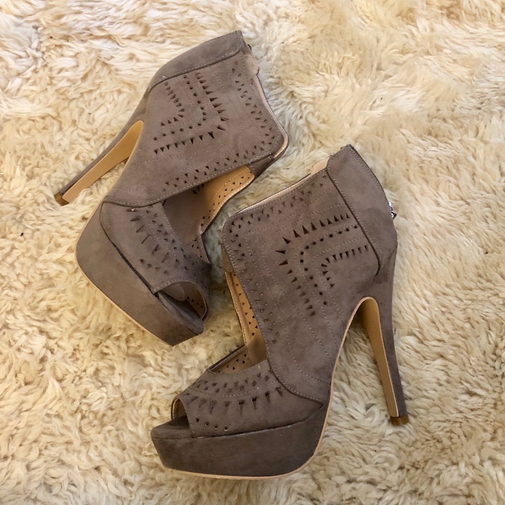 JASTFAB faux suede heels size 7